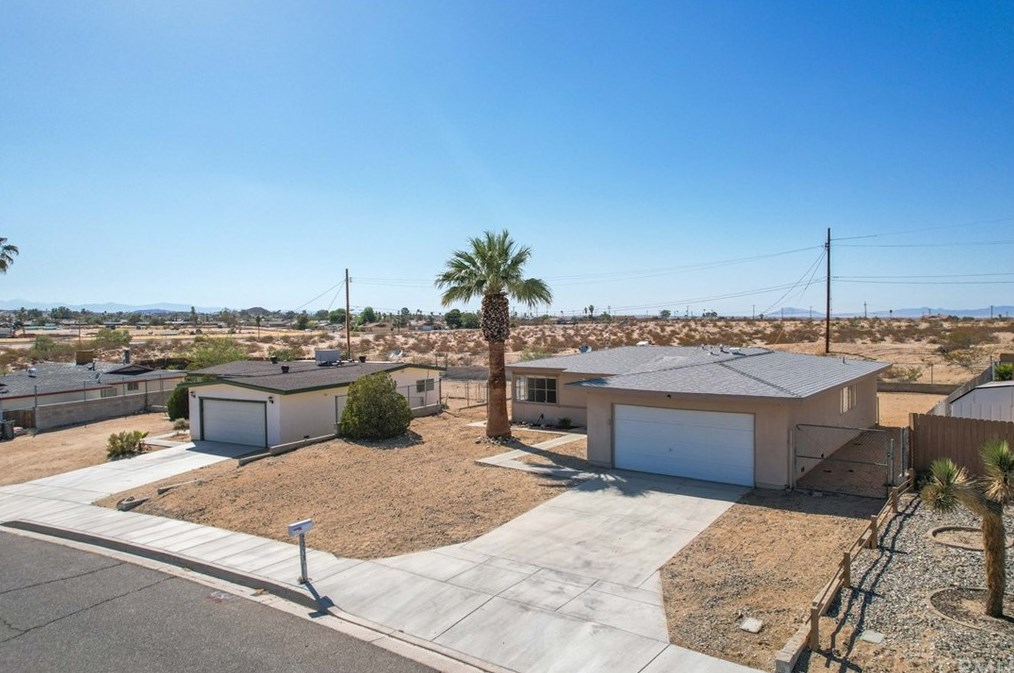 73038 Sunnyvale Dr, Twntynine Plm CA  92277-2243 exterior