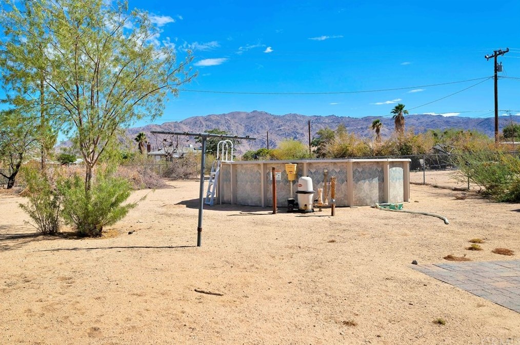 73355 Sun Valley Dr, Twntynine Plm CA  92277-2231 exterior