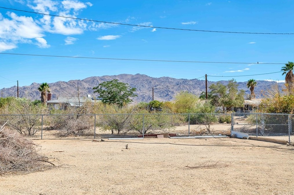 73355 Sun Valley Dr, Twntynine Plm CA  92277-2231 exterior