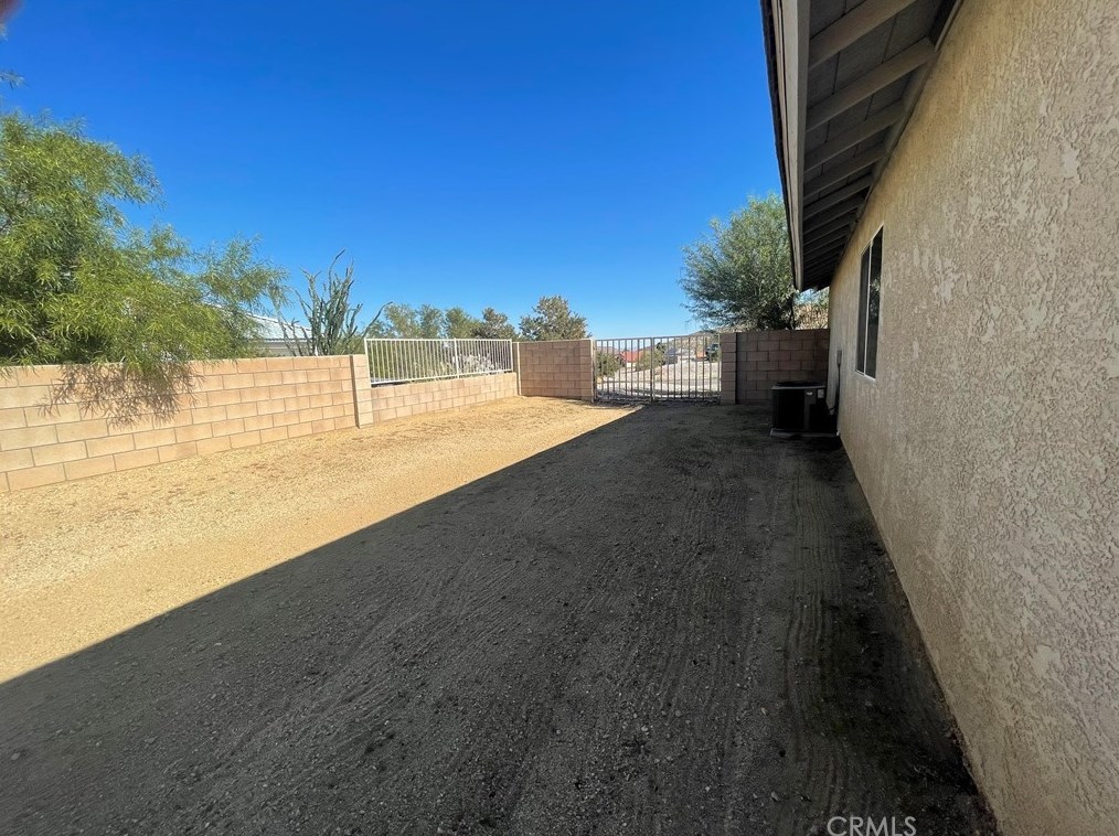57131 Juarez Dr, Yucca Valley CA  92284-9500 exterior