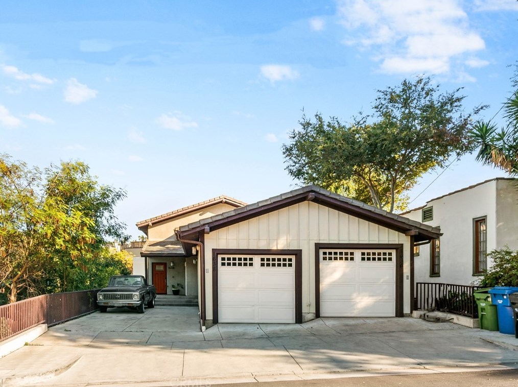 1638 Lucretia Ave, Los Angeles CA  90026-2650 exterior