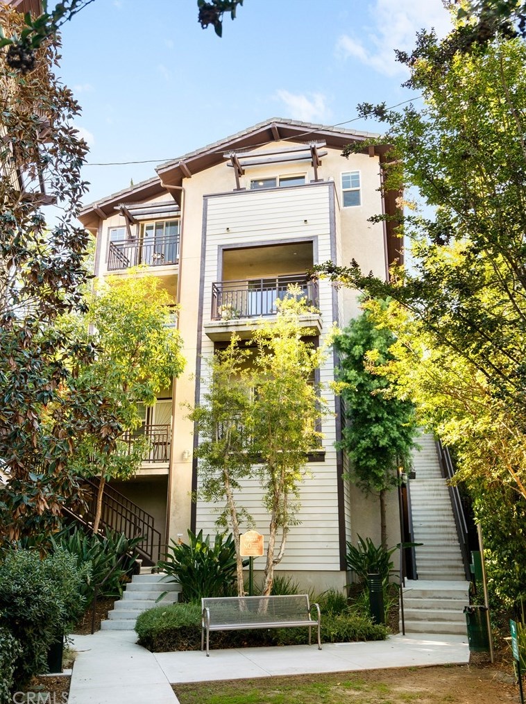 1638 Lucretia Ave, Los Angeles CA  90026-2650 exterior