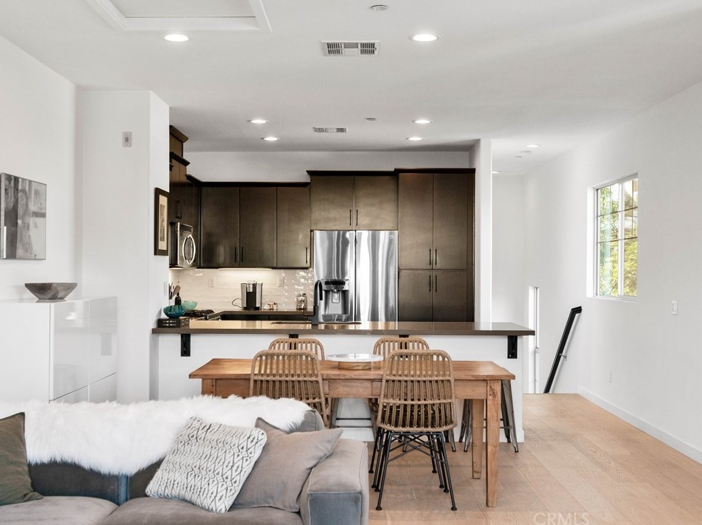 1638 Lucretia Ave, Los Angeles CA  90026-2650 exterior