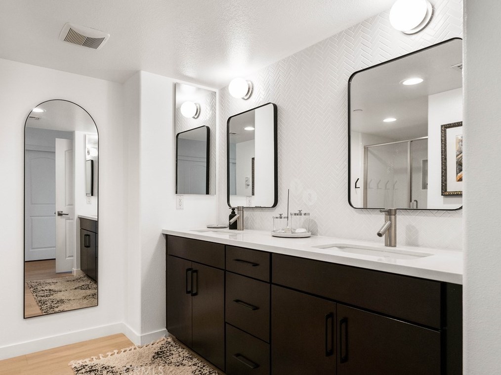 1638 Lucretia Ave, Los Angeles CA  90026-2650 exterior