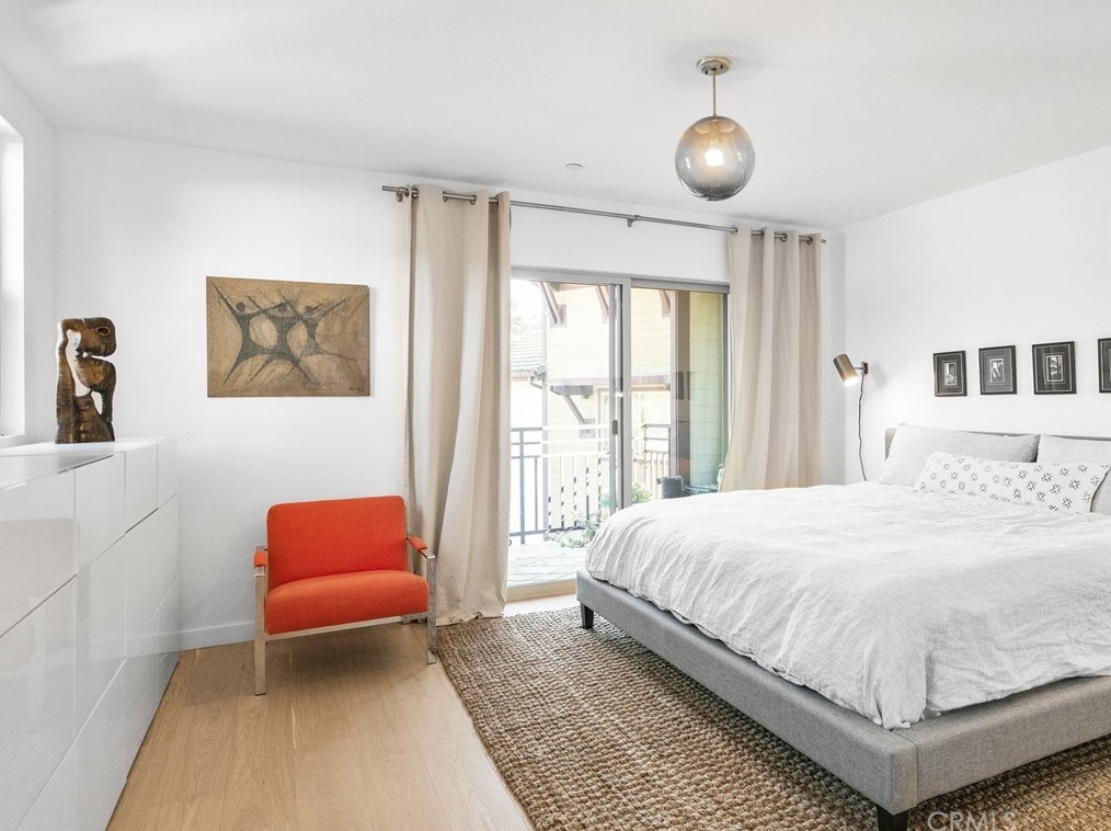 1638 Lucretia Ave, Los Angeles CA  90026-2650 exterior