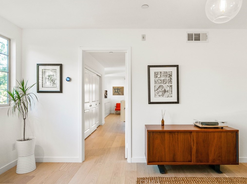 1638 Lucretia Ave, Los Angeles CA  90026-2650 exterior