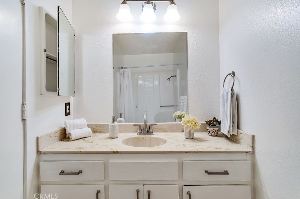 73881 Siesta Dr, Twntynine Plm CA  92277-1851 exterior
