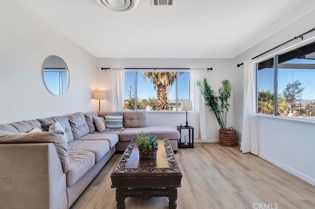73881 Siesta Dr, Twntynine Plm CA  92277-1851 exterior