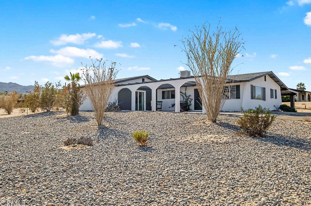 73881 Siesta Dr, Twntynine Plm CA  92277-1851 exterior