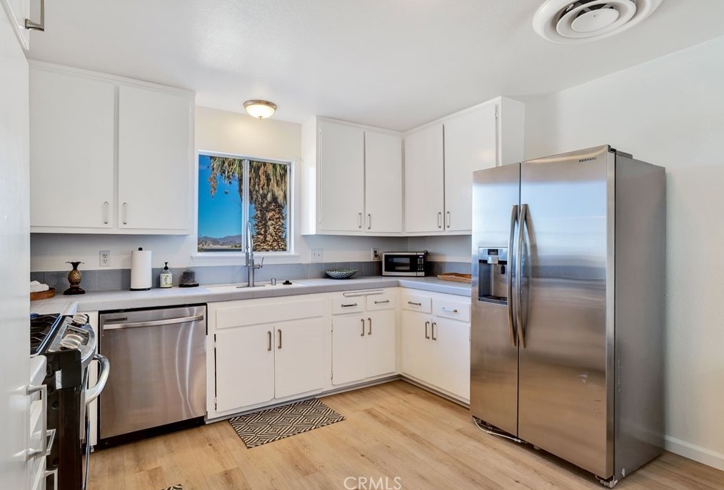 73881 Siesta Dr, Twntynine Plm CA  92277-1851 exterior