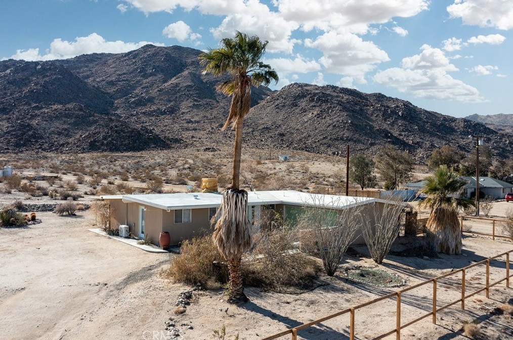 72345 Foothill Dr, Twntynine Plm CA  92277-2973 exterior