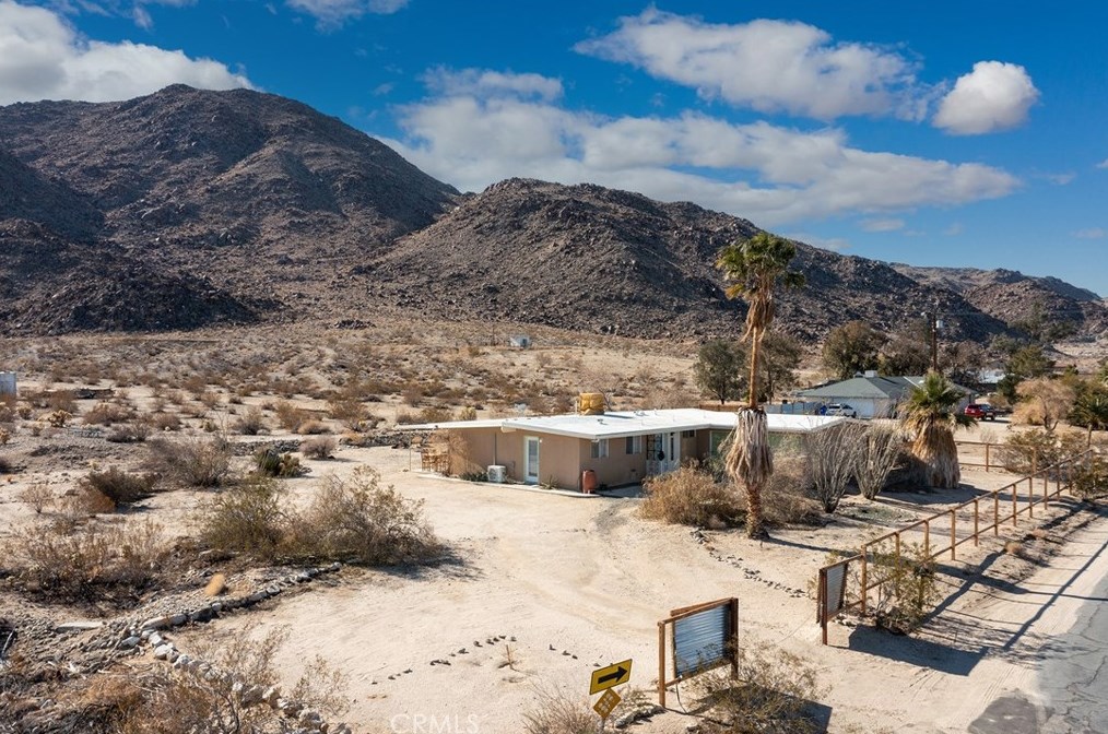 72345 Foothill Dr, Twntynine Plm CA  92277-2973 exterior