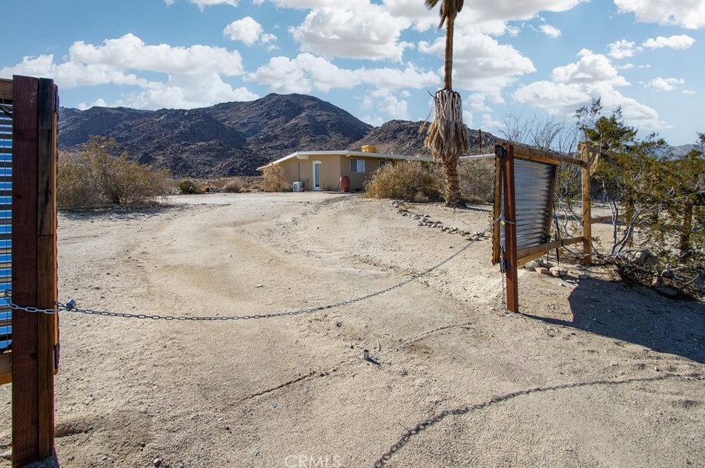 72345 Foothill Dr, Twntynine Plm CA  92277-2973 exterior