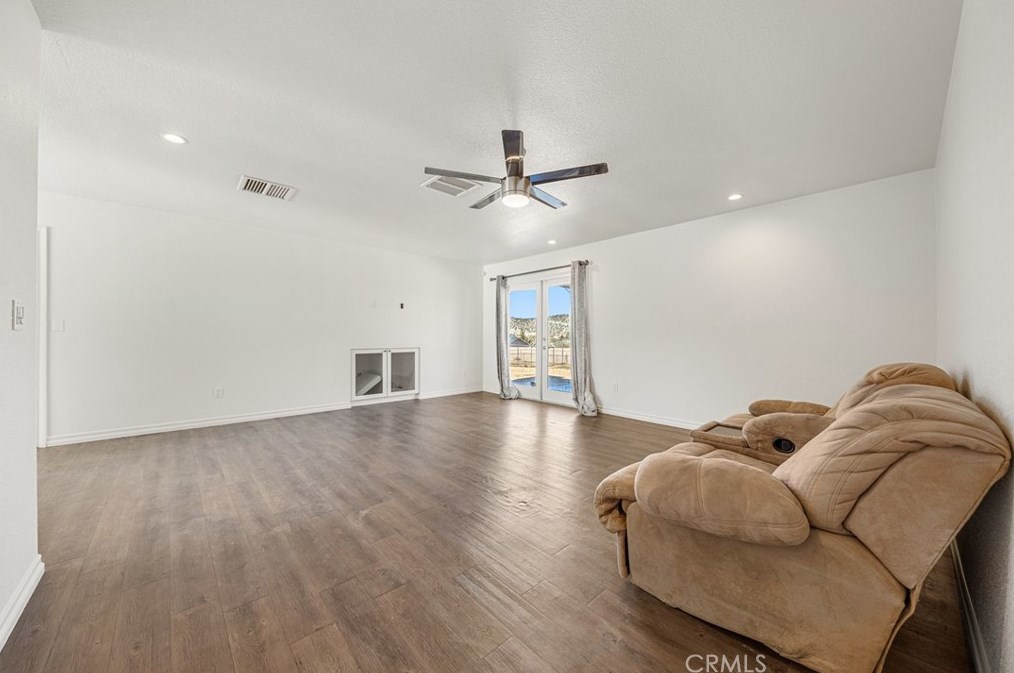 58136 Desert Gold Dr, Yucca Valley CA  92284-6225 exterior