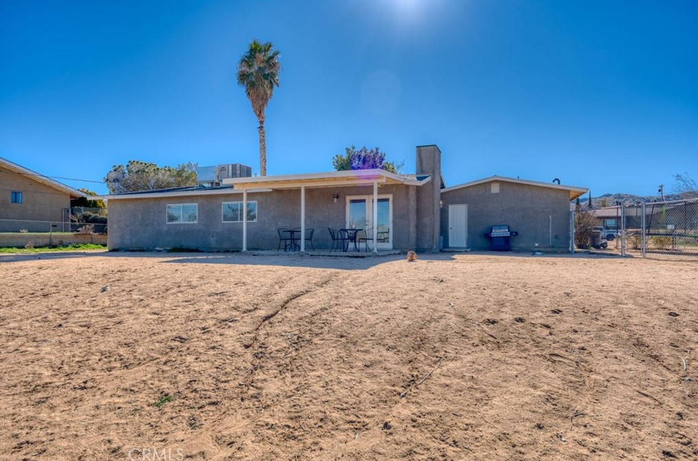 58136 Desert Gold Dr, Yucca Valley CA  92284-6225 exterior