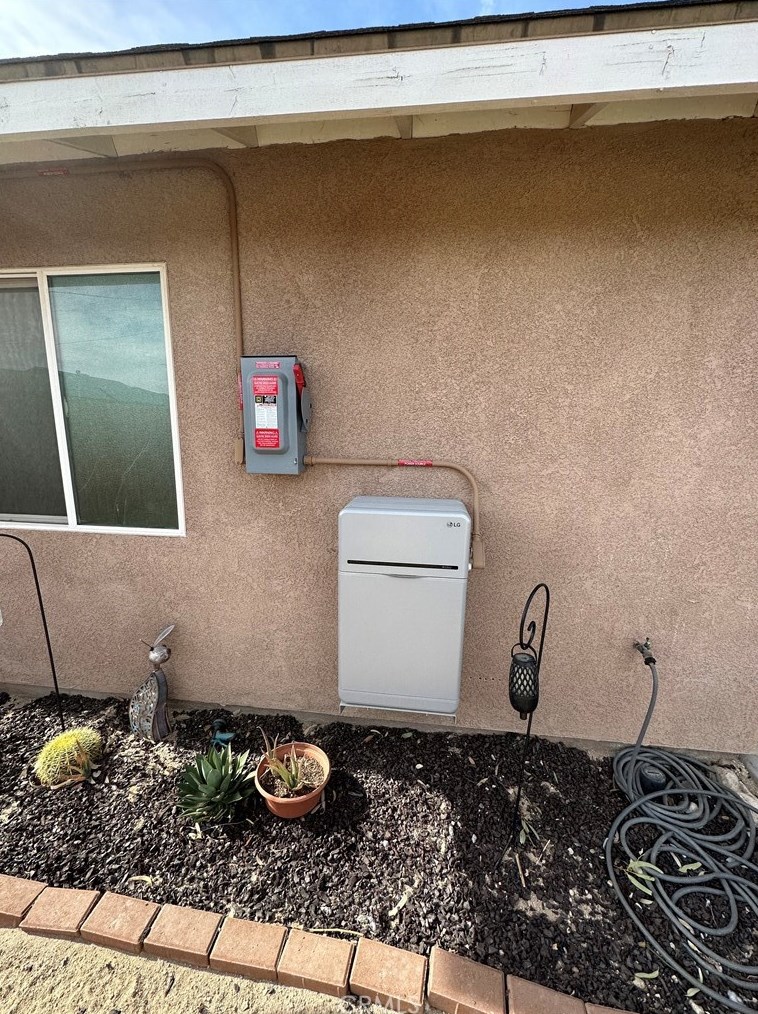 7415 Saladin Ave, Twntynine Plm CA  92277-3855 exterior