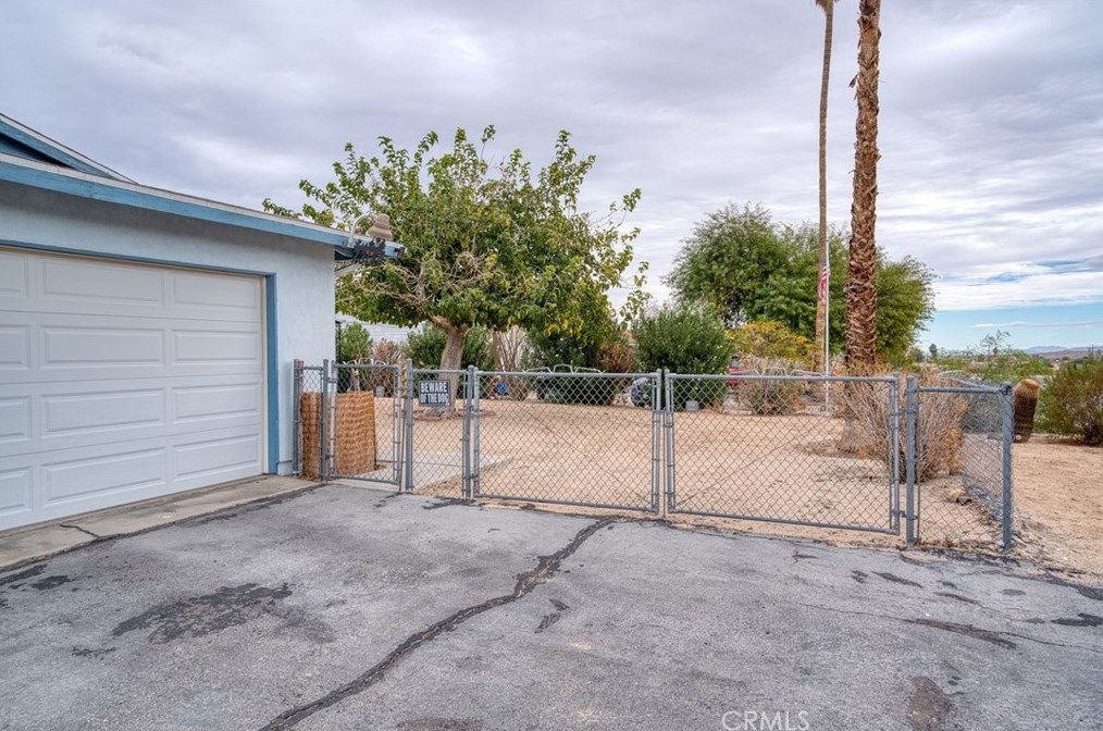 73184 El Paseo Dr, Twntynine Plm CA  92277-2529 exterior