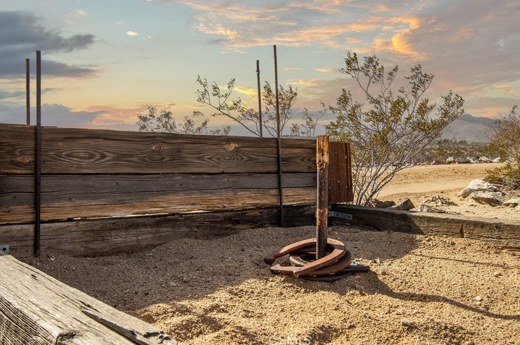 3131 Stonehill Ave, Joshua Tree CA  92252 exterior