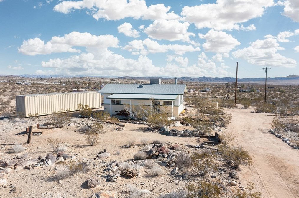 3131 Stonehill Ave, Joshua Tree CA  92252 exterior
