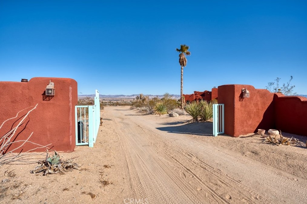 68922 Serrano Rd, Twntynine Plm CA  92277-6825 exterior