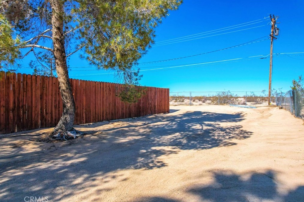 71730 Sunnyslope Dr, Twntynine Plm CA  92277-1946 exterior