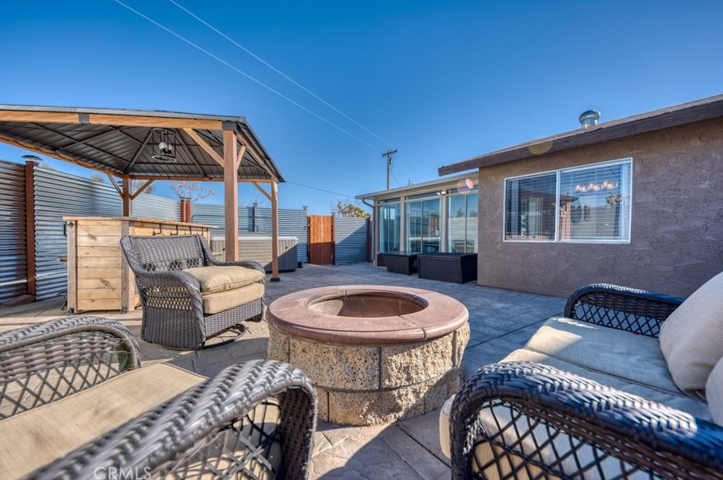 5124 Paradise View Rd, Yucca Valley CA  92284-9029 exterior