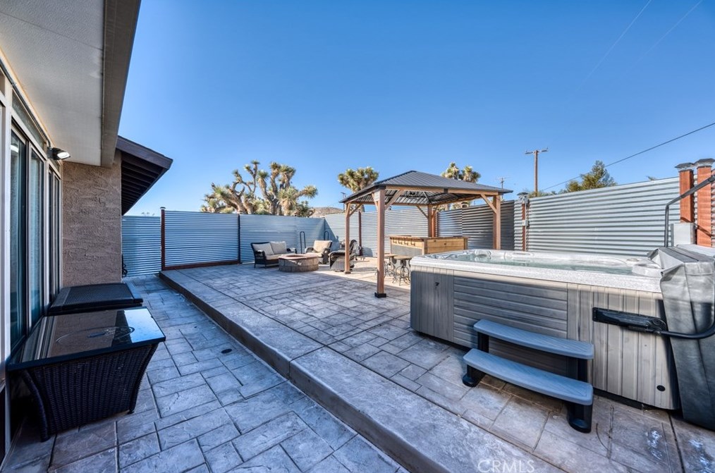 5124 Paradise View Rd, Yucca Valley CA  92284-9029 exterior