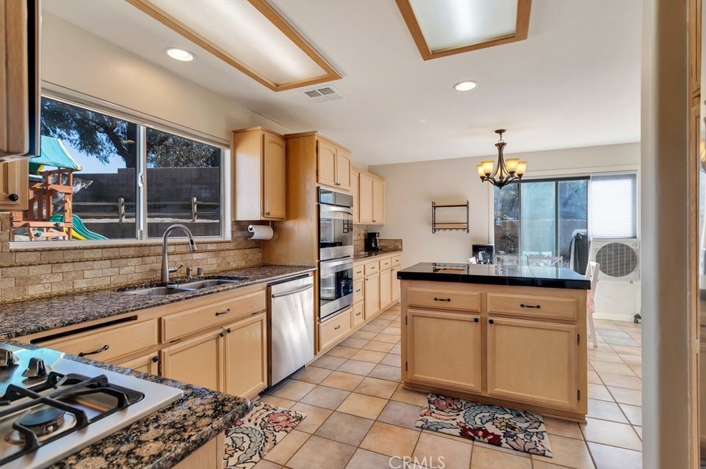 8562 Asio Way, Yucca Valley CA  92284-4187 exterior