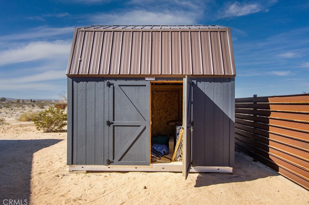 2500 Center Ave, Joshua Tree CA  92252-3387 exterior