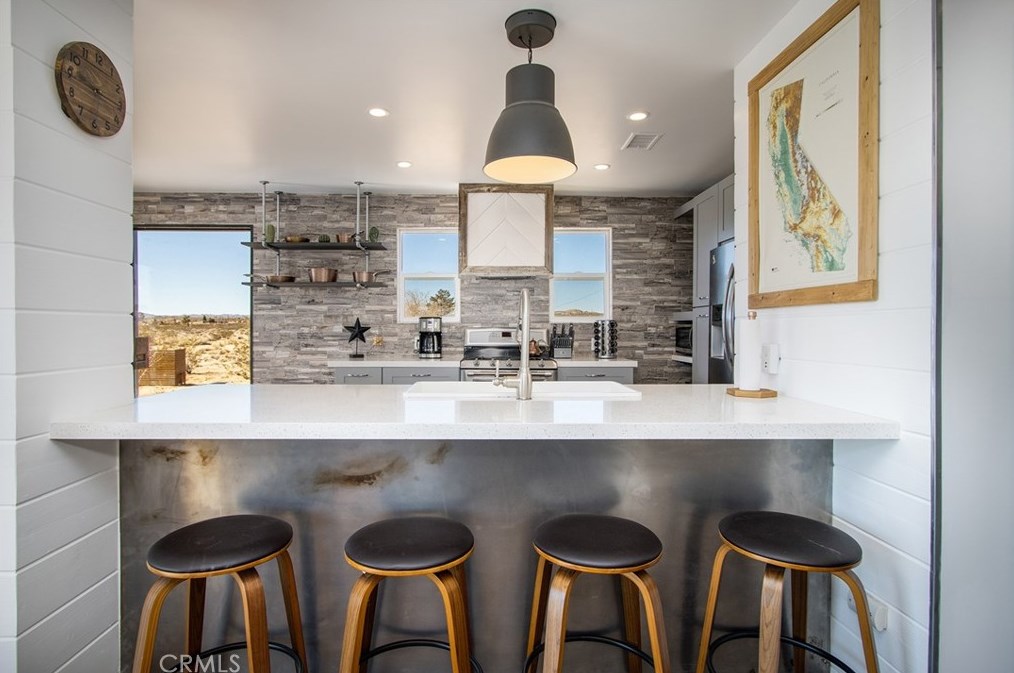 2500 Center Ave, Joshua Tree CA  92252-3387 exterior