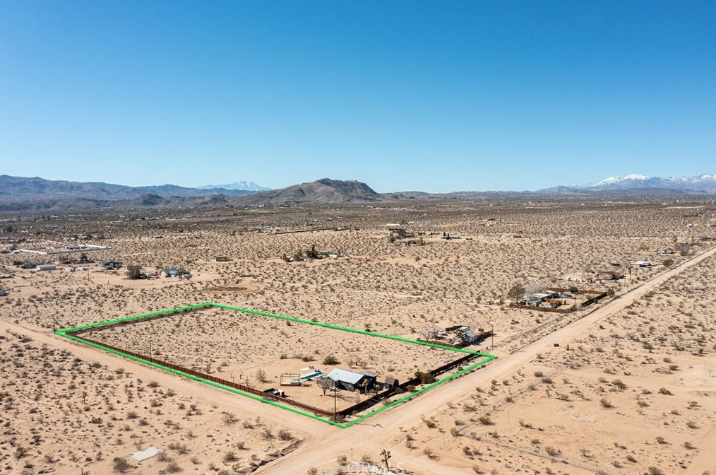 2500 Center Ave, Joshua Tree CA  92252-3387 exterior