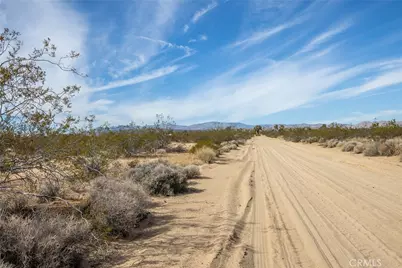 58300 Luna Vista Lane, Landers, CA 92284 - Photo 3
