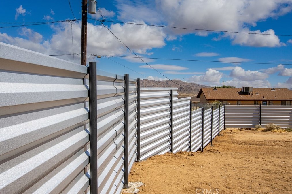 60746 Latham Trl, Joshua Tree CA  92252-2868 exterior