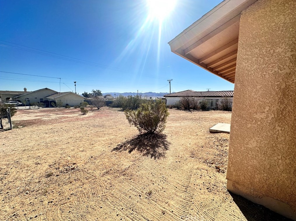 4657 Avenida Del Sol, Joshua Tree CA  92252-1501 exterior