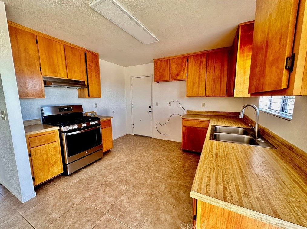 4657 Avenida Del Sol, Joshua Tree CA  92252-1501 exterior