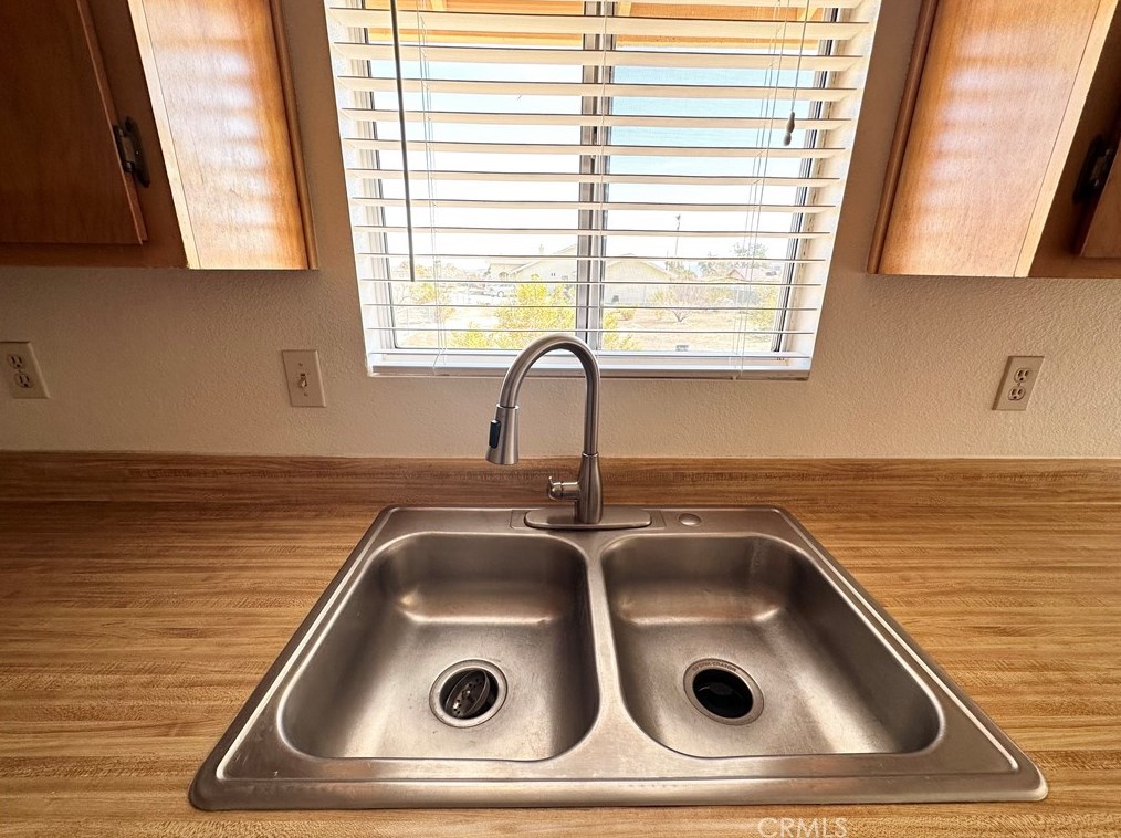 4657 Avenida Del Sol, Joshua Tree CA  92252-1501 exterior