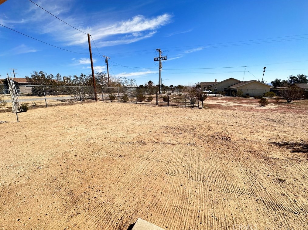 4657 Avenida Del Sol, Joshua Tree CA  92252-1501 exterior