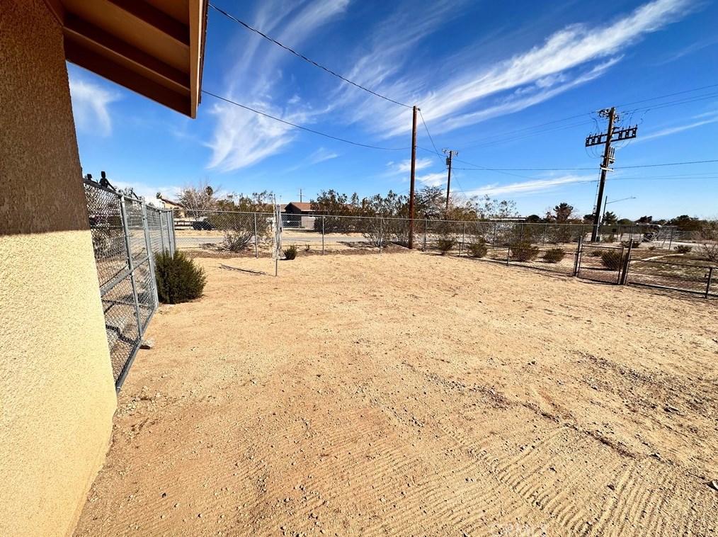 4657 Avenida Del Sol, Joshua Tree CA  92252-1501 exterior