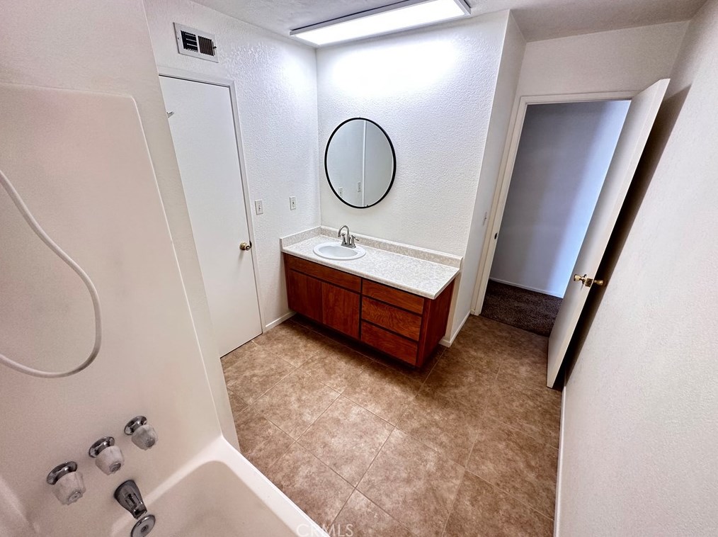 4657 Avenida Del Sol, Joshua Tree CA  92252-1501 exterior