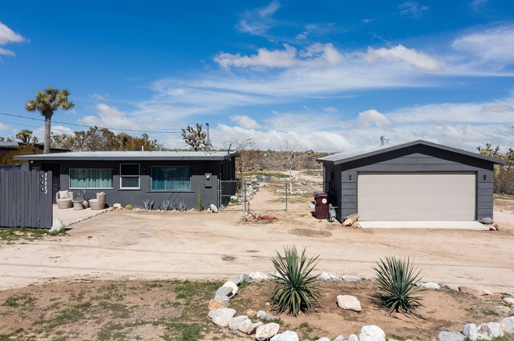 59062 Forrest Dr, Yucca Valley CA  92284-9011 exterior