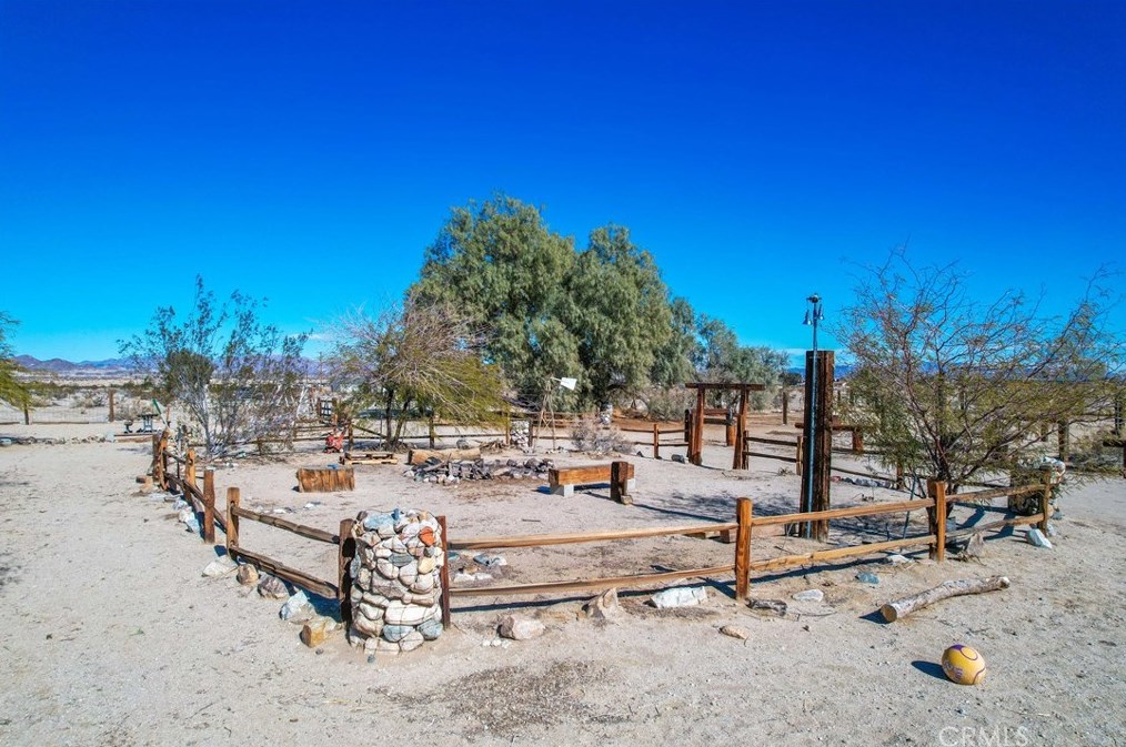 4999 Araby Ave, Twntynine Plm CA  92277-6744 exterior