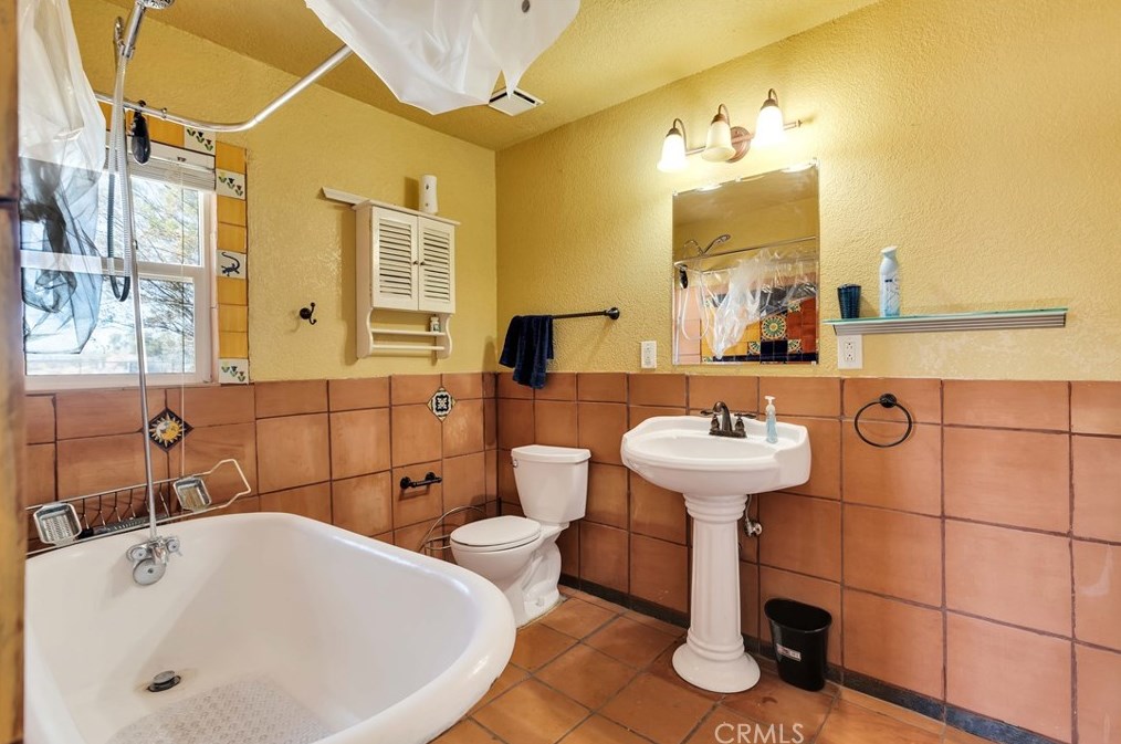 4999 Araby Ave, Twntynine Plm CA  92277-6744 exterior