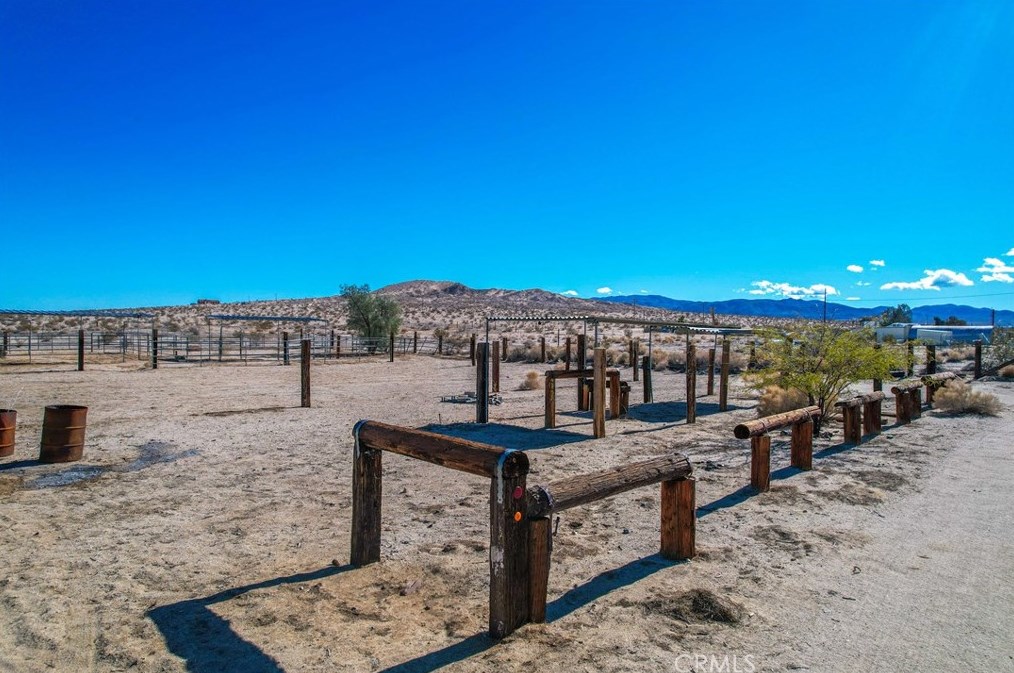 4999 Araby Ave, Twntynine Plm CA  92277-6744 exterior