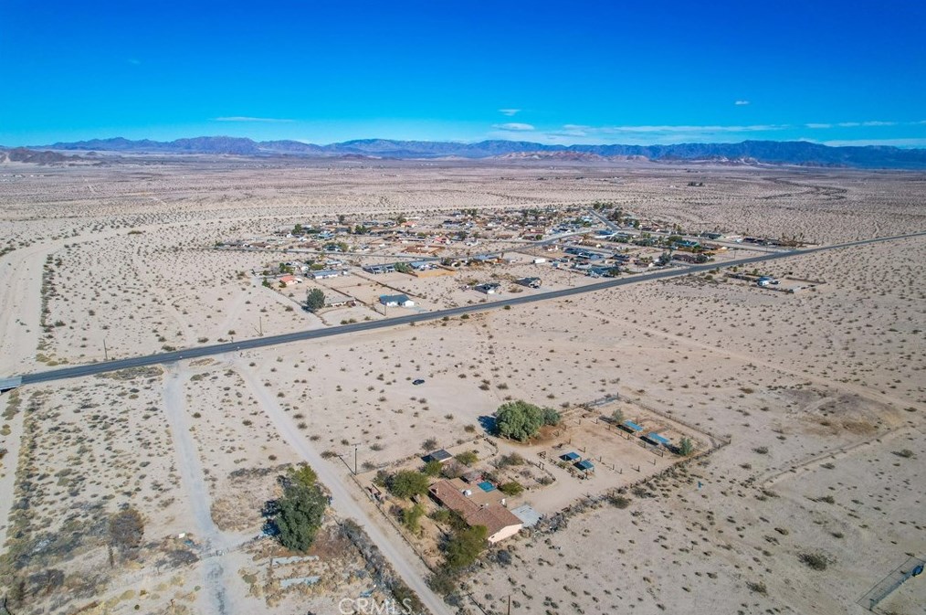 4999 Araby Ave, Twntynine Plm CA  92277-6744 exterior