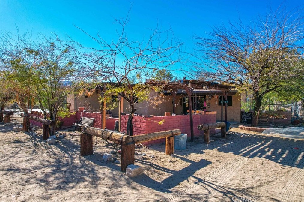 4999 Araby Ave, Twntynine Plm CA  92277-6744 exterior