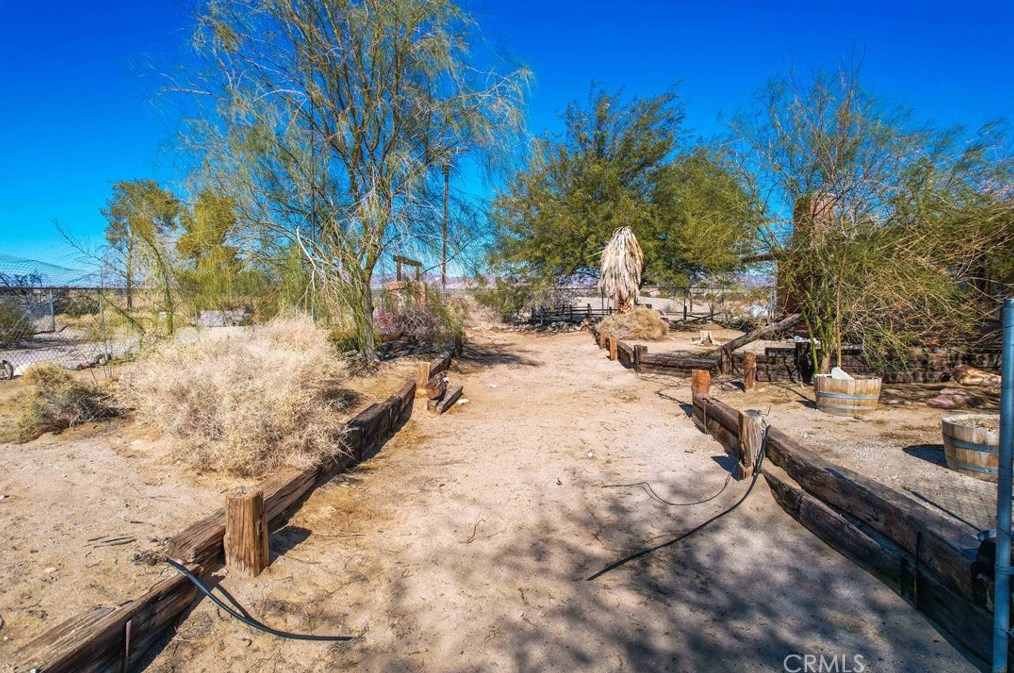 4999 Araby Ave, Twntynine Plm CA  92277-6744 exterior