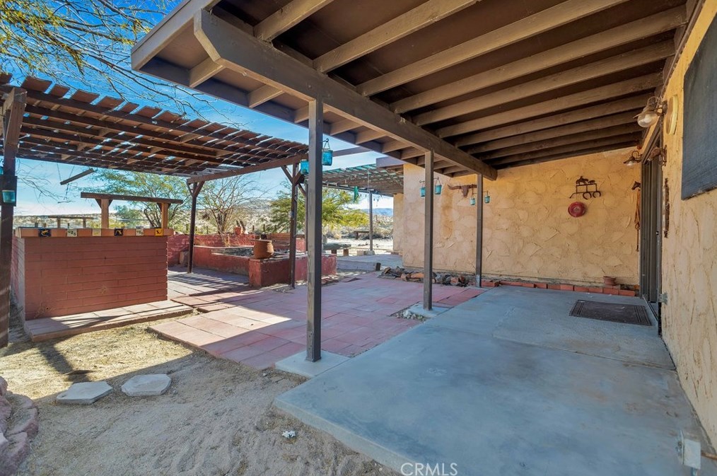 4999 Araby Ave, Twntynine Plm CA  92277-6744 exterior