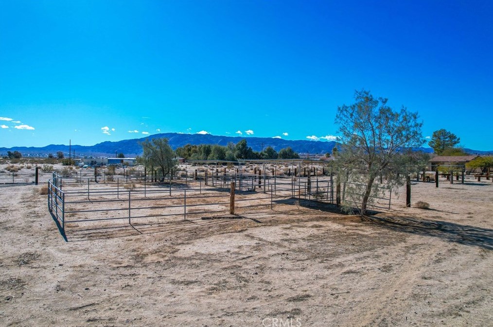 4999 Araby Ave, Twntynine Plm CA  92277-6744 exterior