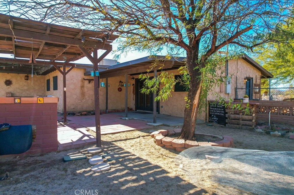 4999 Araby Ave, Twntynine Plm CA  92277-6744 exterior