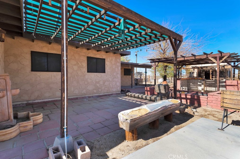 4999 Araby Ave, Twntynine Plm CA  92277-6744 exterior